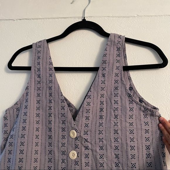 Jacquard Stripe V-Neck Button Back Sleeveless Top - Picture 5 of 11